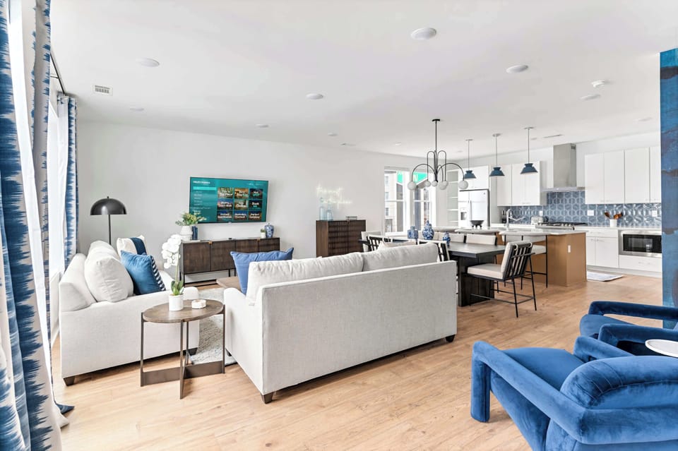 Discover this chic downtown retreat, ideal for large groups or family reunions. Enjoy modern comforts, a spacious living area for game nights, and an elegant kitchen. Your Music City getaway awaits!
