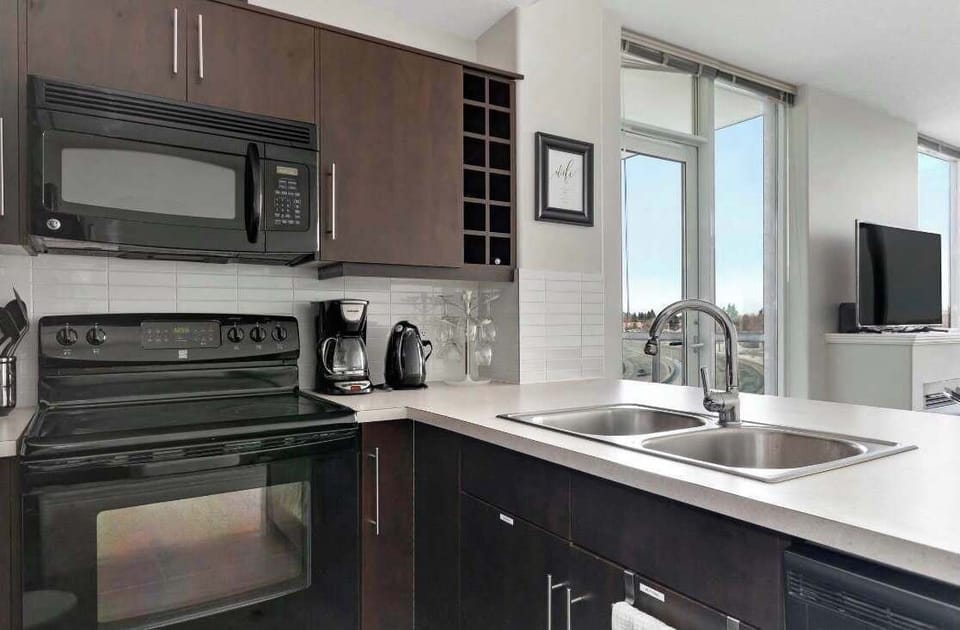 Modern finishes and natural light
