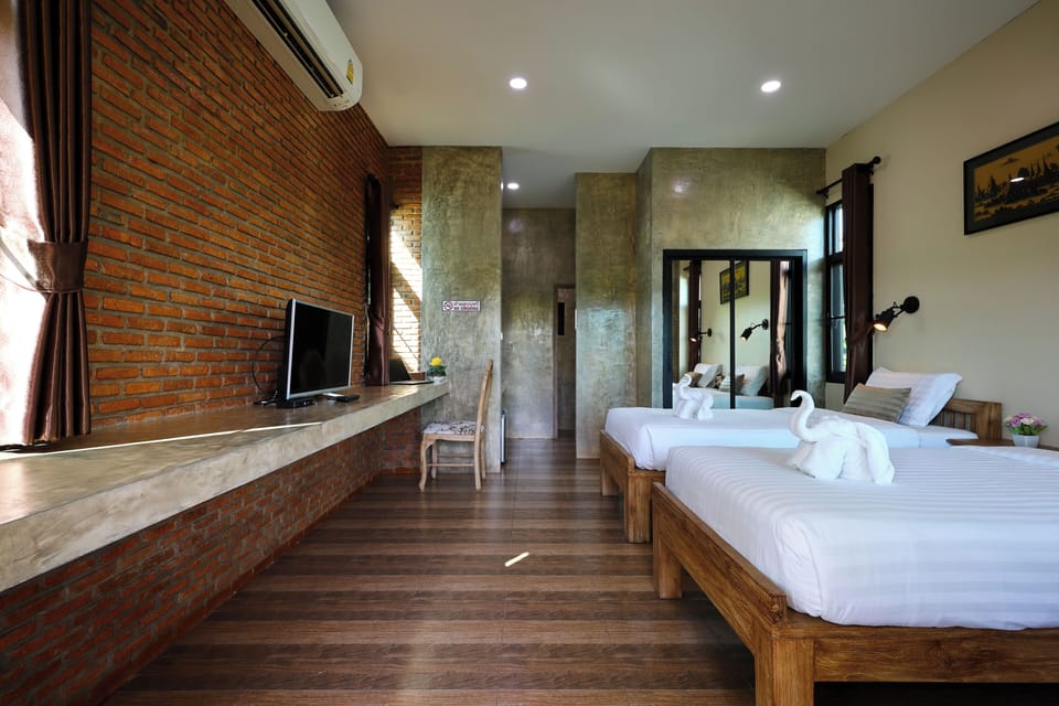 Deluxe Double or Twin Room | In-room safe, desk, laptop workspace, blackout drapes