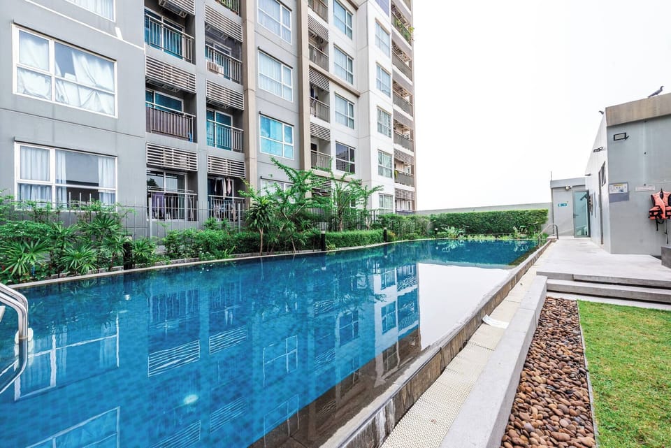 Apartment, 2 Bedrooms, Accessible, Smoking | Pool | Outdoor pool