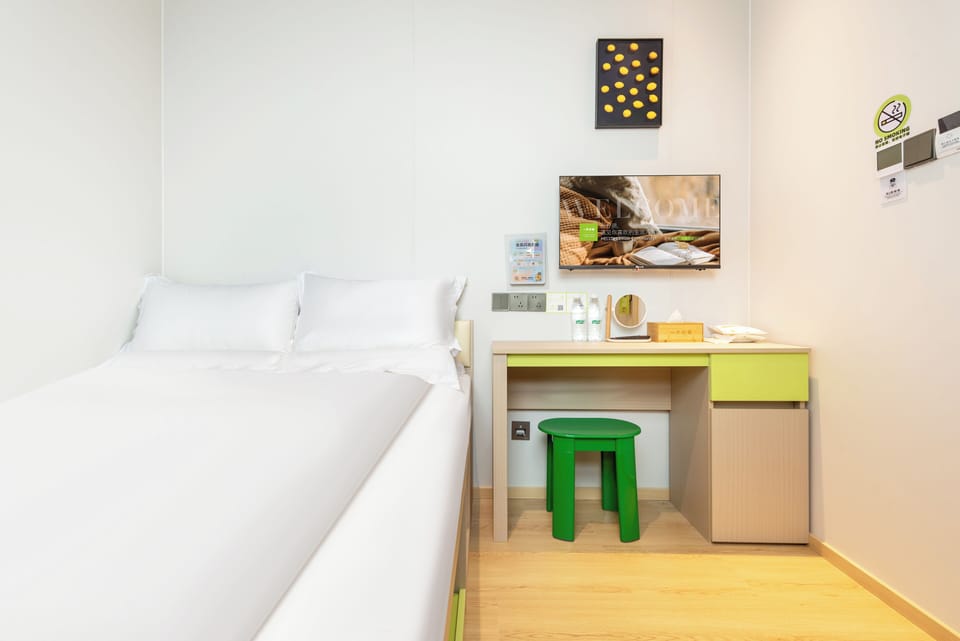 Economy Double Room Single Use | Desk, laptop workspace, WiFi (free)
