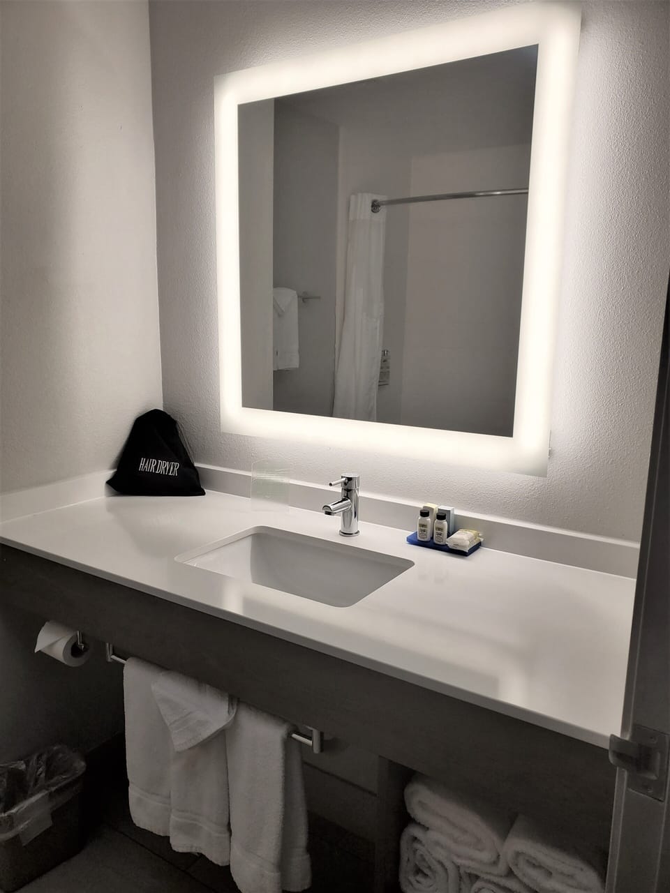 Bathroom sink
