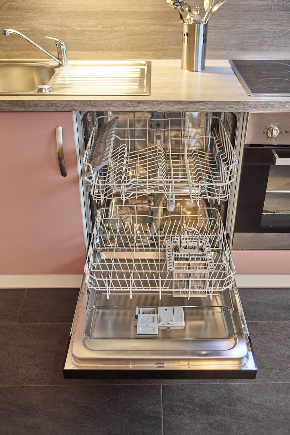Comfort Condo, 2 Bedrooms, Pets Allowed, Garden View | Private kitchen | Coffee/tea maker, electric kettle, toaster