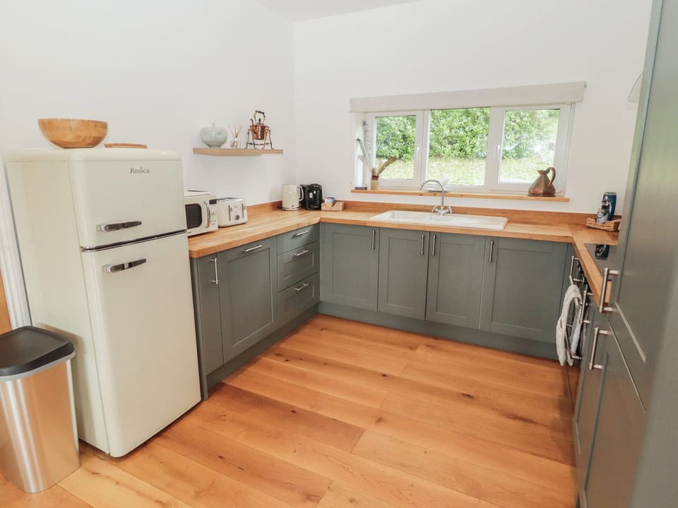 Dishwasher, cookware/dishes/utensils