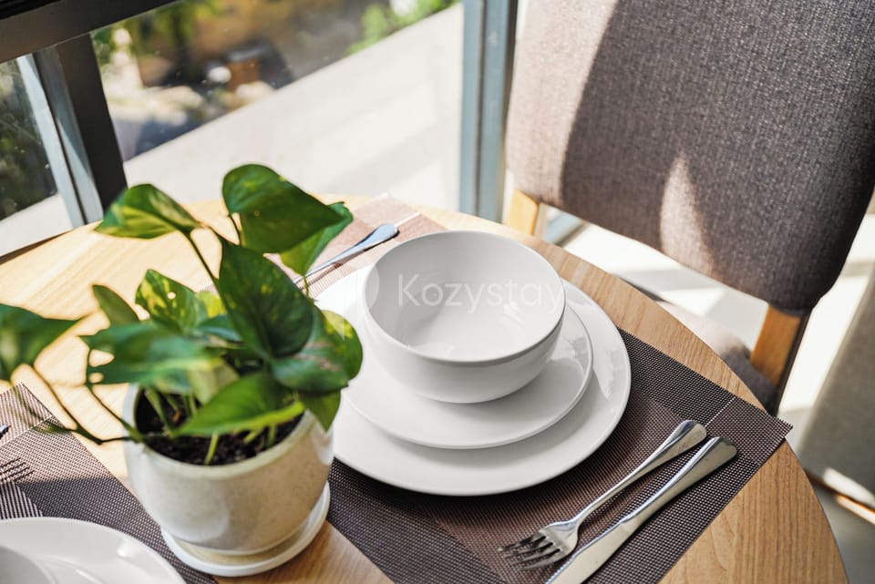 Apartment, 1 Bedroom, Resort View | Dining room