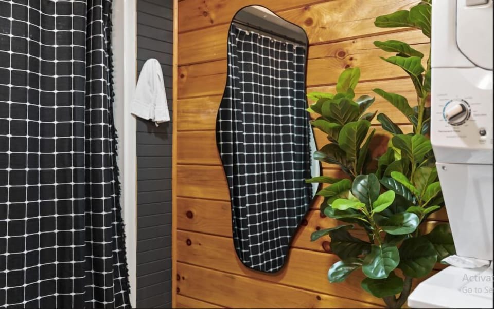 Cabin, 2 Bedrooms, Kitchen, River View | Bathroom | Separate tub and shower, free toiletries, hair dryer, towels