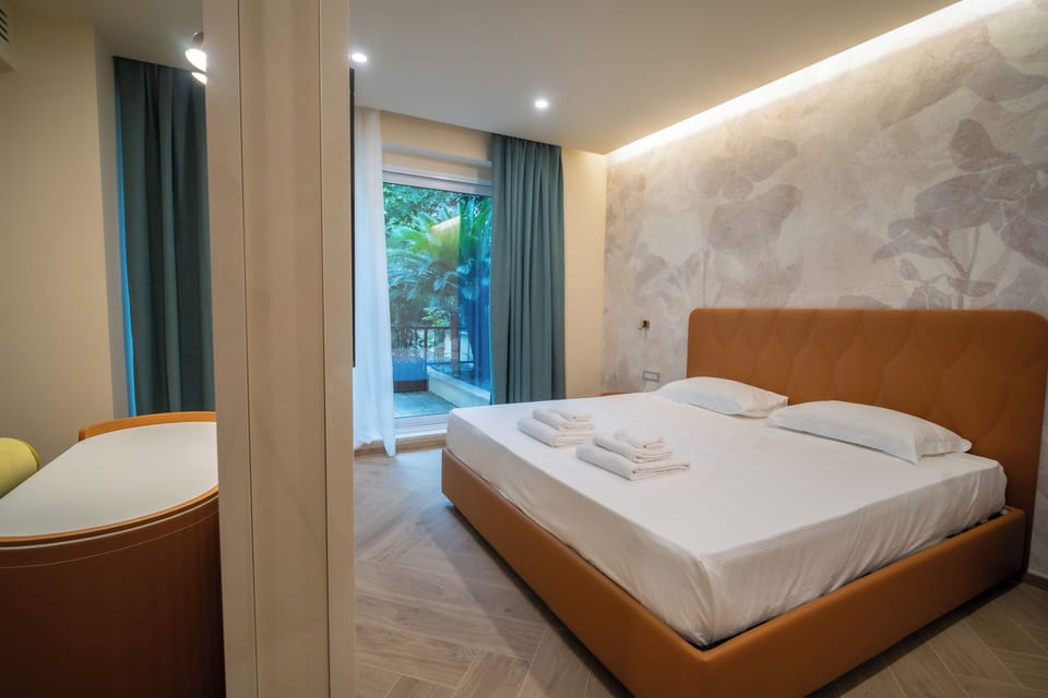 Deluxe Triple Room | Minibar, free WiFi