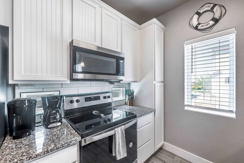Sure, dining out is fun, but nothing beats your own vacation kitchen! Spacious, stylish, and fully equipped, it’s the perfect recipe for great meals (and even better company).