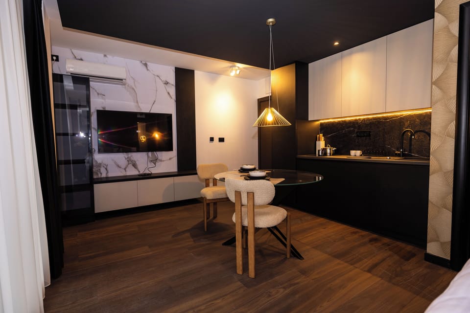 Superior Apartment, 1 King Bed | Private kitchen | Mini-fridge