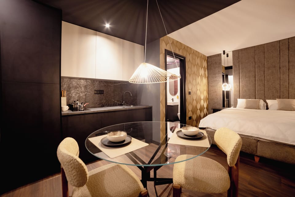 Superior Apartment, 1 King Bed | Minibar, laptop workspace, blackout drapes, soundproofing