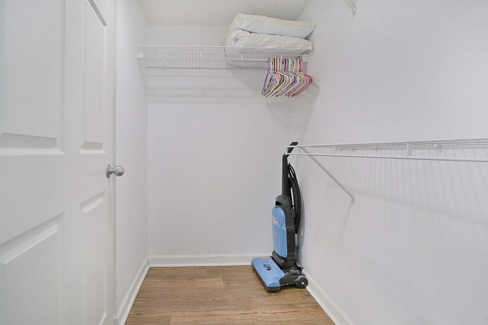 Main Bedroom Closet