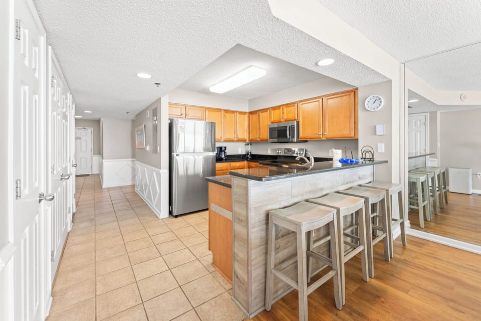Breakfast Bar with extra seating