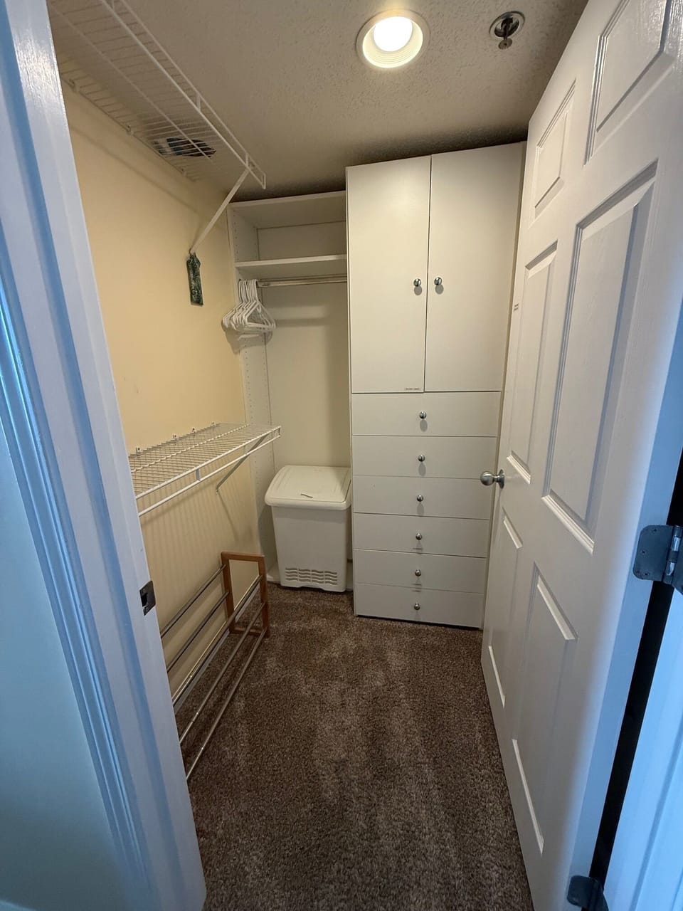Main Bedroom Walk-in Closet