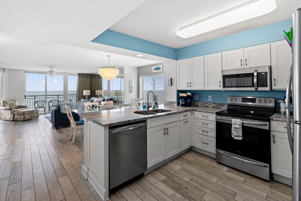 Well equip[ped Kitchen