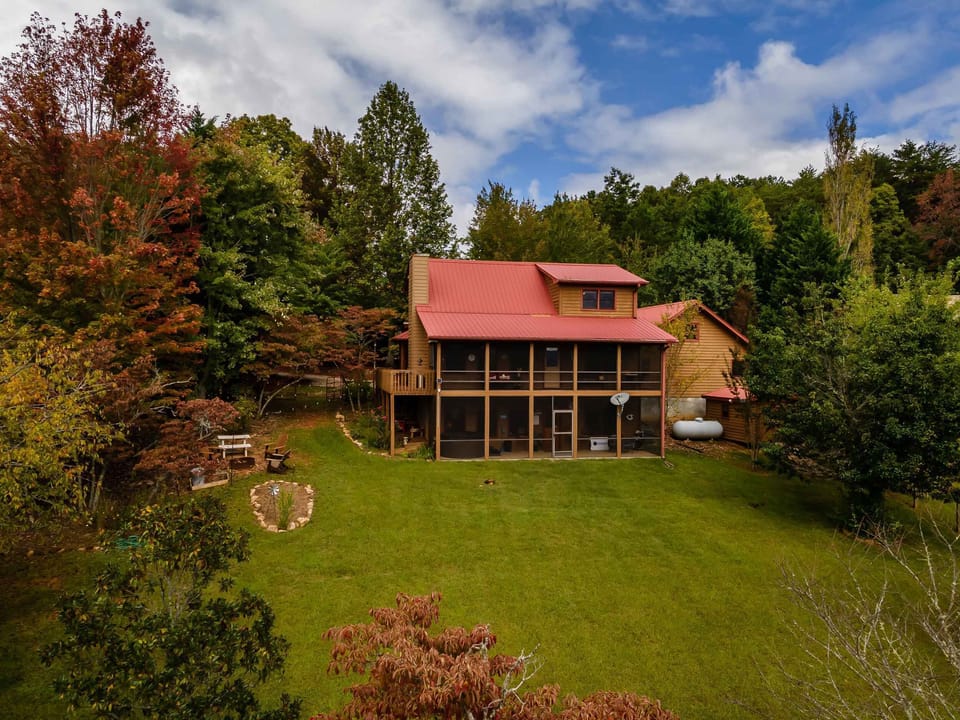 LilBit O'Heaven_Up to 8 Guests_Private_Paved Roads all the w