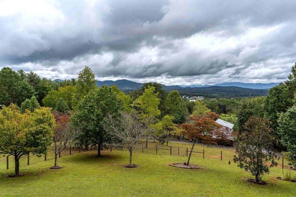 LilBit O'Heaven_Commanding Mountain View_Enchanted Mountain
