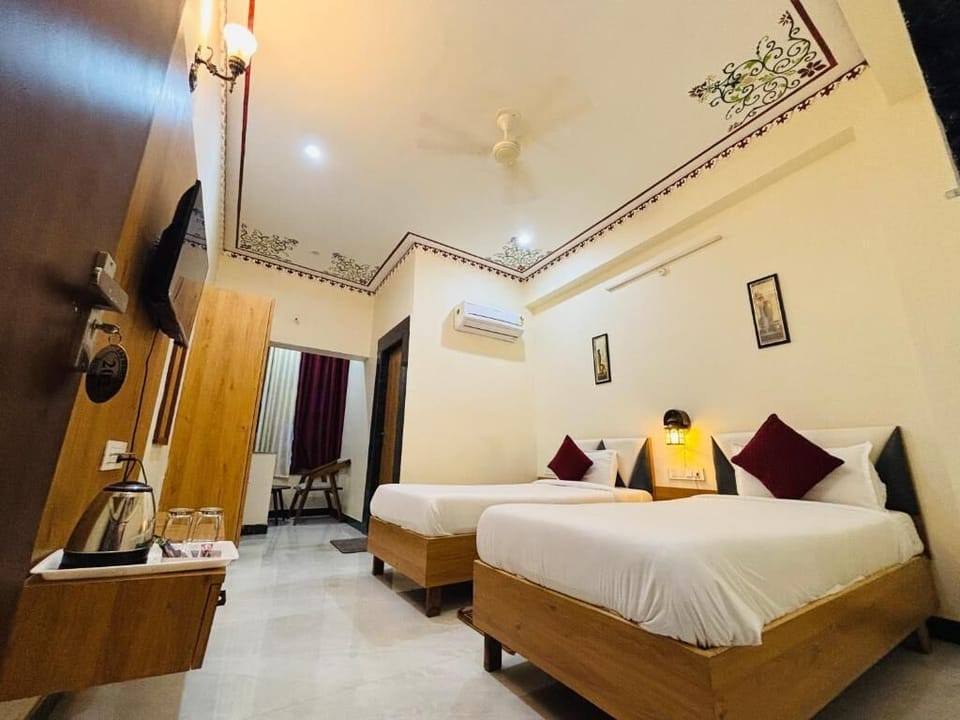 Deluxe Double or Twin Room, Balcony, City View | WiFi (free), bed sheets
