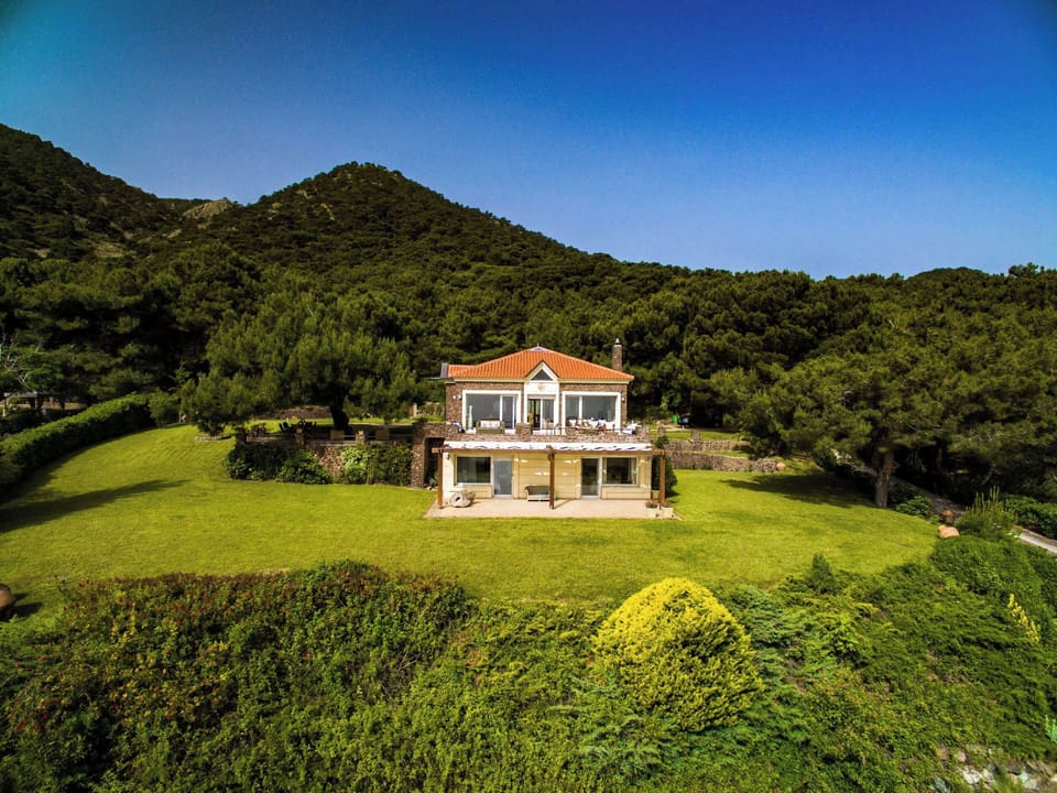 House | 4 bedrooms, desk, Internet