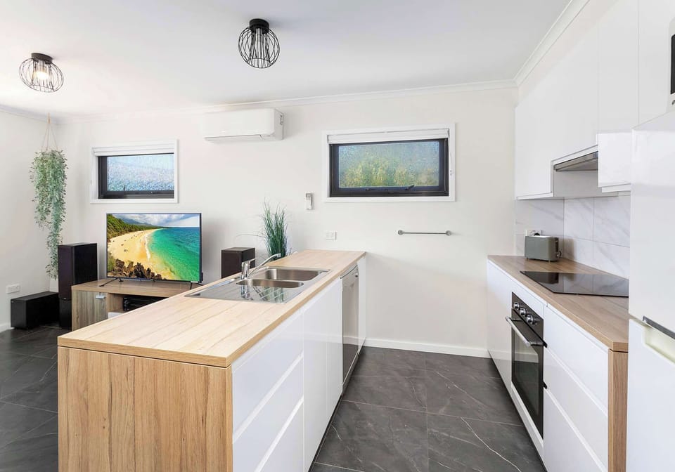 The Nook  |  Kitchen with Dishwasher, Oven, Cooktop, Fridge/Freezer & Microwave