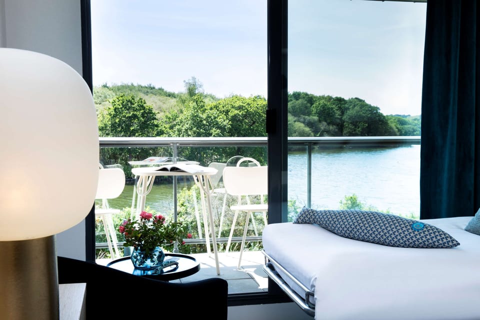 Family Room, 1 Queen Bed, Non Smoking, Lake View (with Single Sofabed) | Minibar, in-room safe, desk, laptop workspace