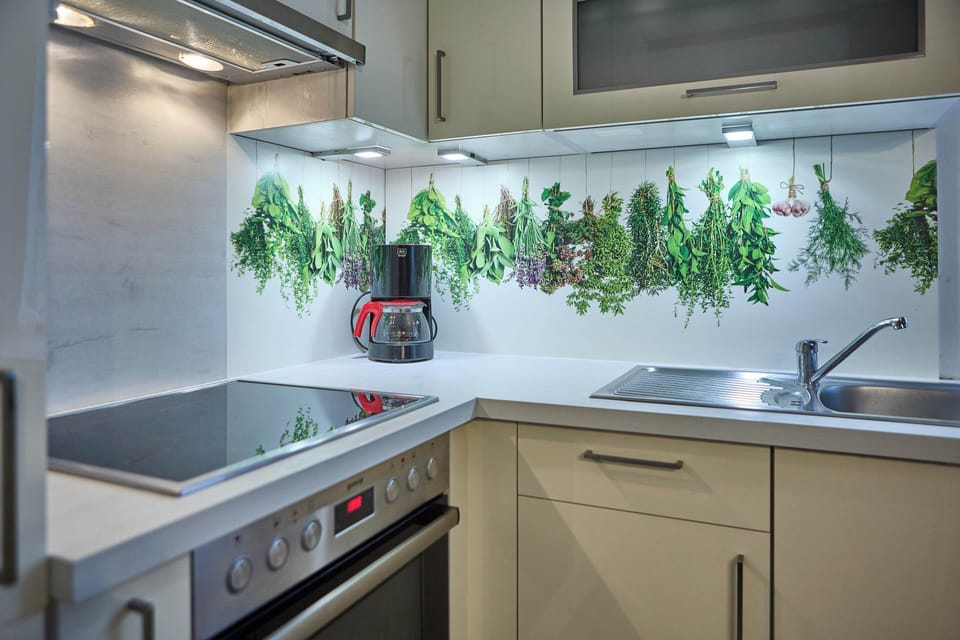 Comfort Condo, 2 Bedrooms, Pets Allowed, Garden View | Private kitchen | Coffee/tea maker, electric kettle