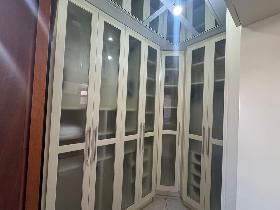 Luxury House, Pool Access | Premium bedding, iron/ironing board, WiFi (free), individually decorated