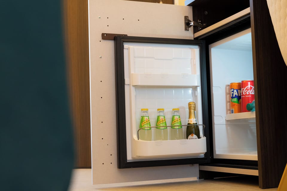 Luxury Suite, Sea View | Mini-refrigerator