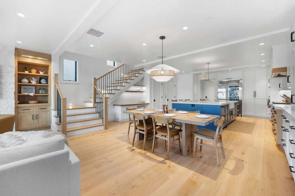 Dining area/kitchen