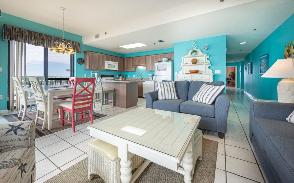 Condo, 3 Bedrooms | Living area