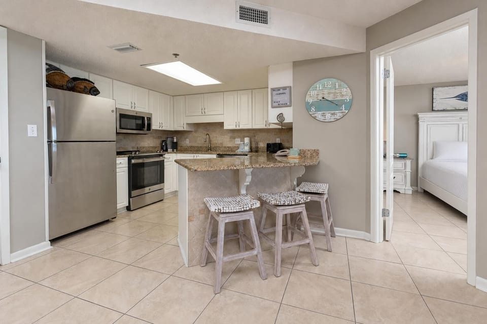 Condo, 3 Bedrooms | Private kitchen | Coffee/tea maker, fridge, oven
