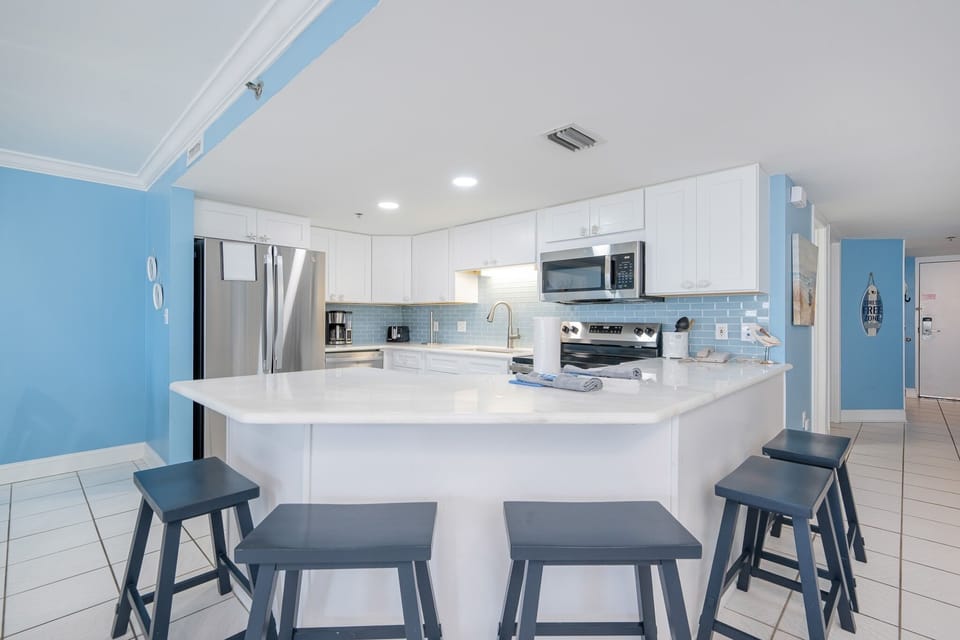 Condo, 3 Bedrooms | Private kitchen | Coffee/tea maker, fridge, oven
