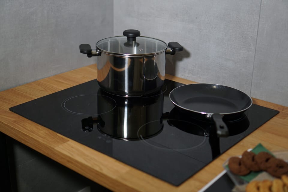 Standard Apartment, 1 Bedroom | In-room dining