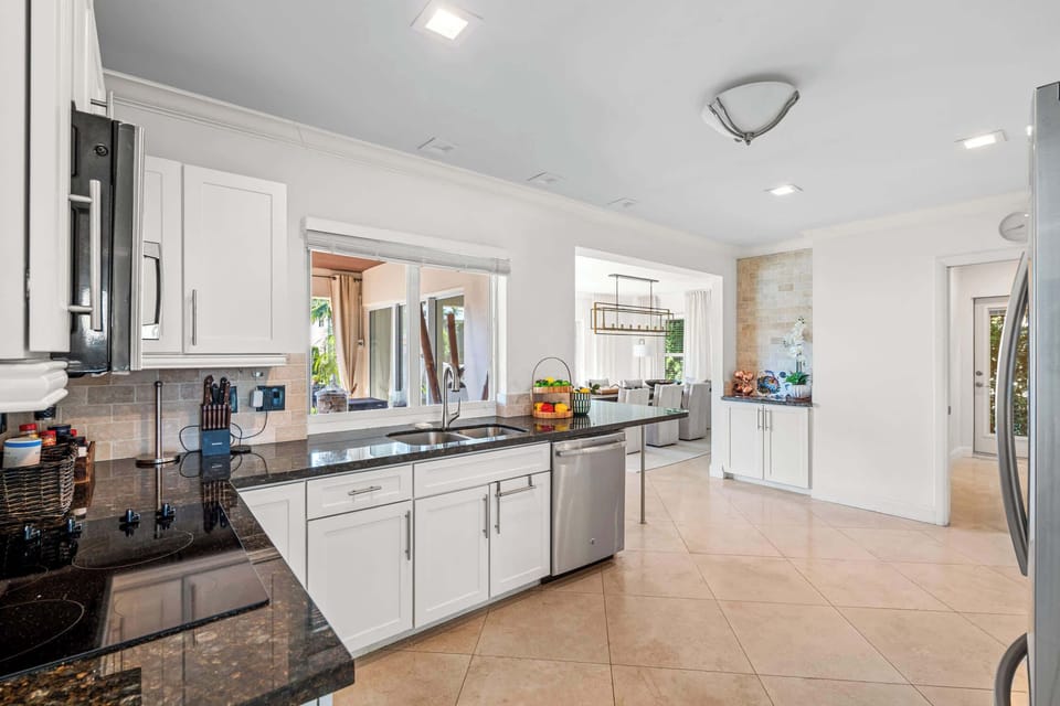 Easy access from the kitchen to the formal dining room