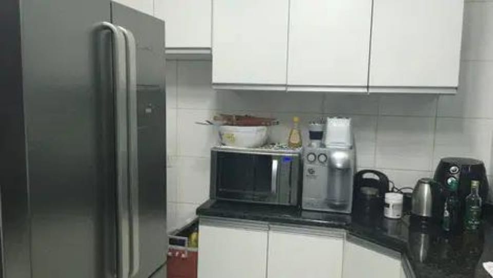 Chalet | Private kitchen | Fridge, microwave, cookware/dishes/utensils, dining tables