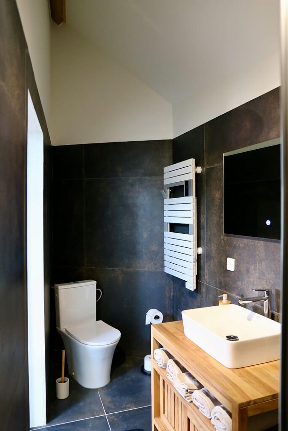 Deluxe Room | Bathroom