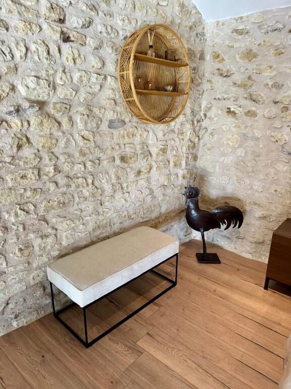 Comfort Room, Garden View | Living area | TV