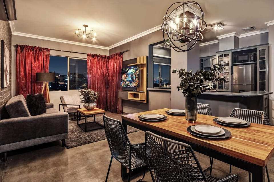 Exclusive Apartment, 2 Bedrooms, City View, Industrial. | Dining room