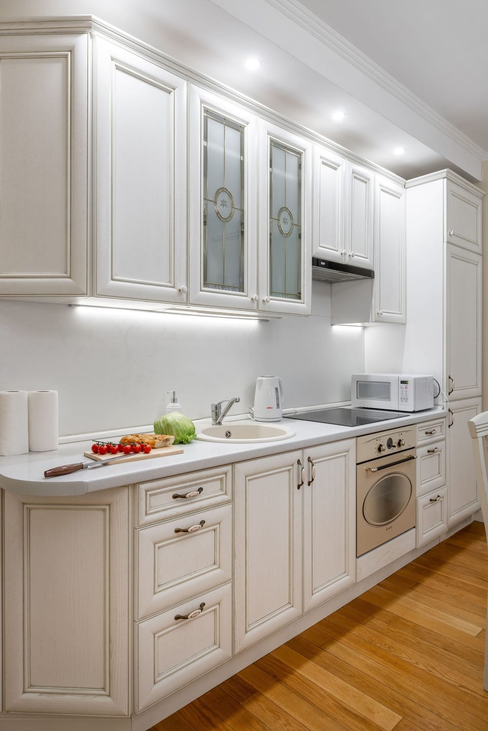 Comfort Apartment | Private kitchen | Electric kettle, paper towels