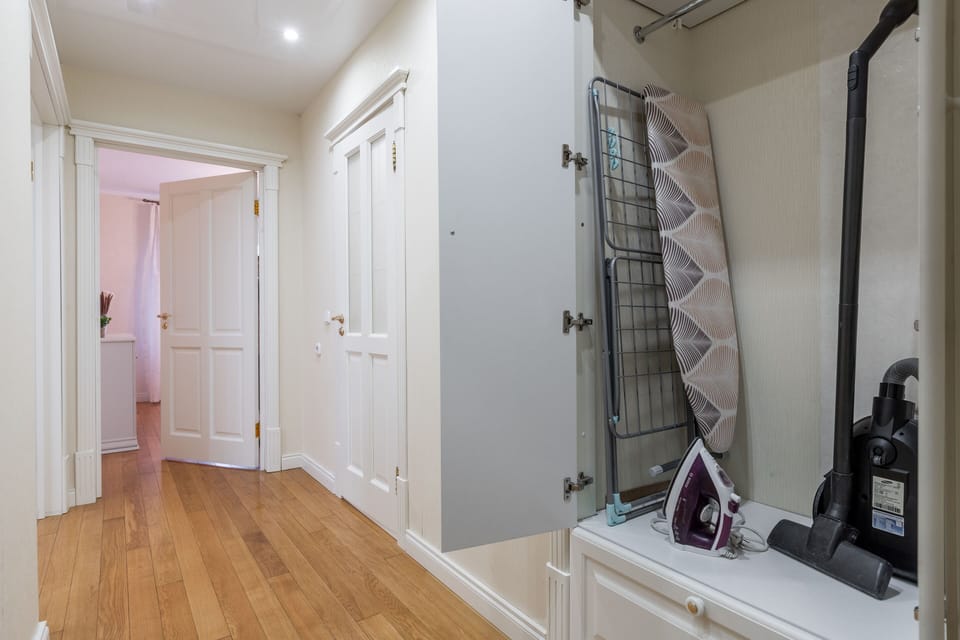 Comfort Apartment | Iron/ironing board, WiFi (free)