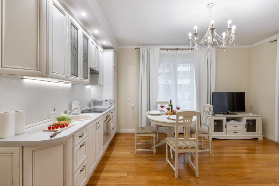 Comfort Apartment | Private kitchen | Electric kettle, paper towels