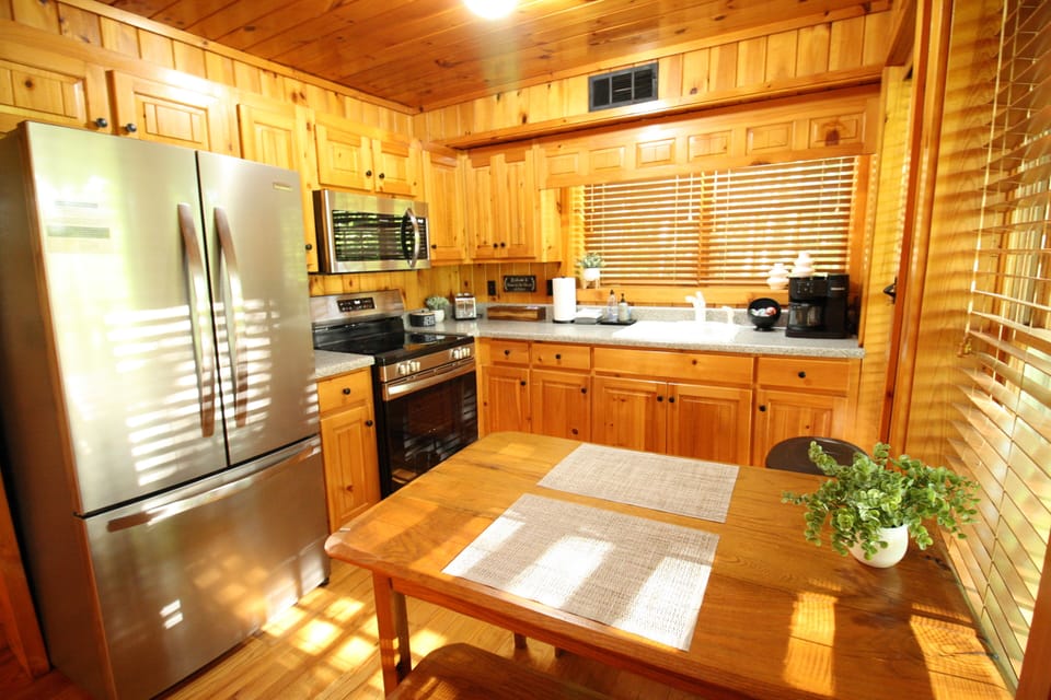 Fully equipped kitchen so you can effortlessly prepare meals and enjoy quiet mornings or cozy evenings together.