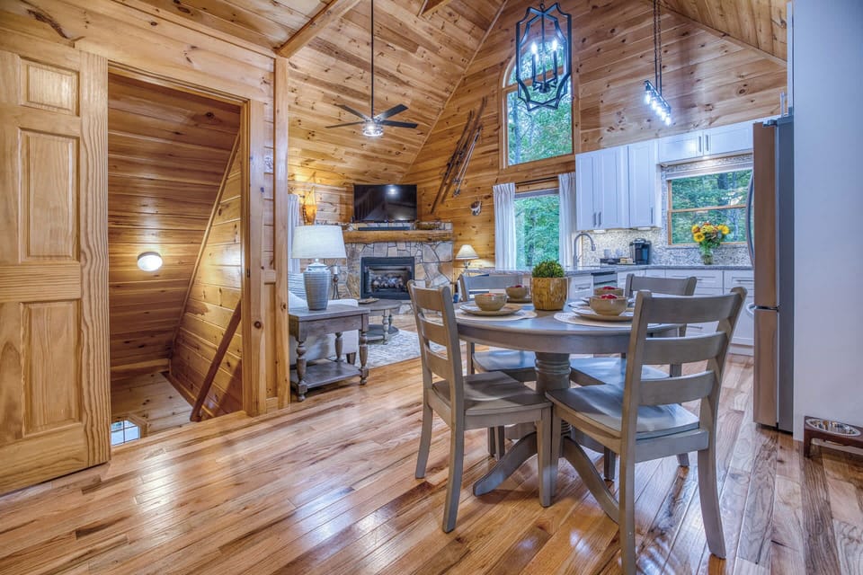 Entry - dining table for four