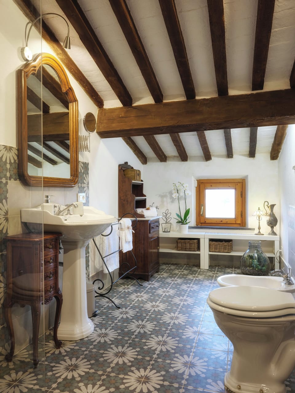 Deluxe Double Room, Hill View | Bathroom | Hair dryer, bathrobes, slippers, bidet
