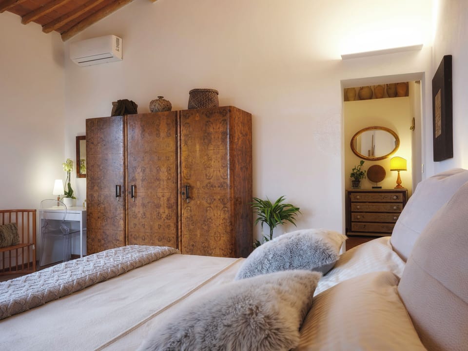 Deluxe Double Room, 1 King Bed, Hill View | Free minibar items, iron/ironing board, free WiFi