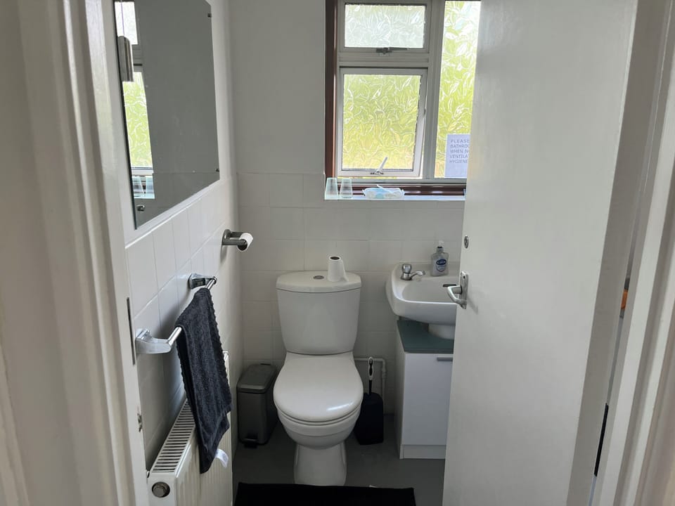 Standard Double Room, Garden View | Bathroom | Rainfall showerhead, free toiletries, slippers