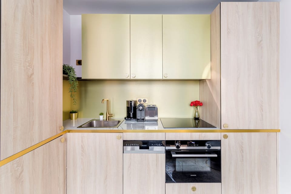 Apartment, Courtyard View | Private kitchen | Fridge, microwave, oven, stovetop