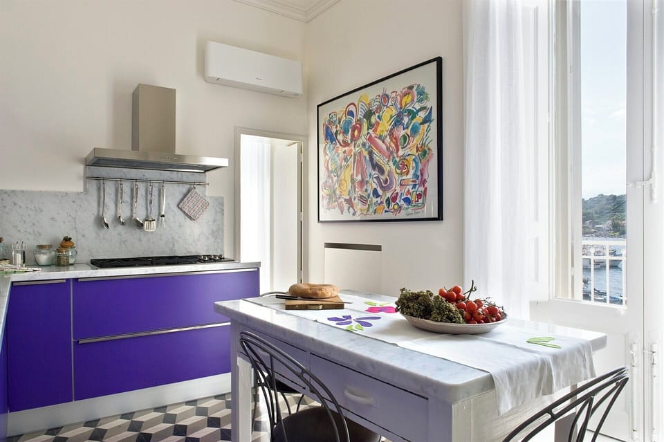 The well-equipped kitchen looks out onto the harbour.