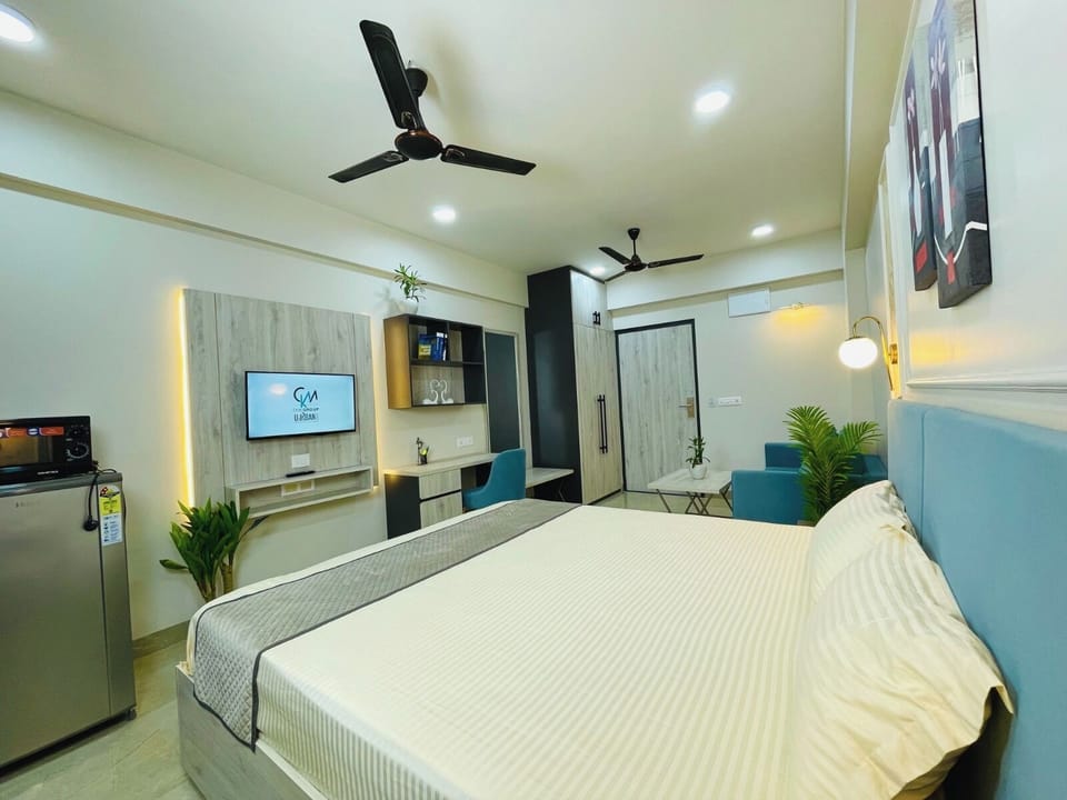 Luxury Studio | Laptop workspace, free WiFi