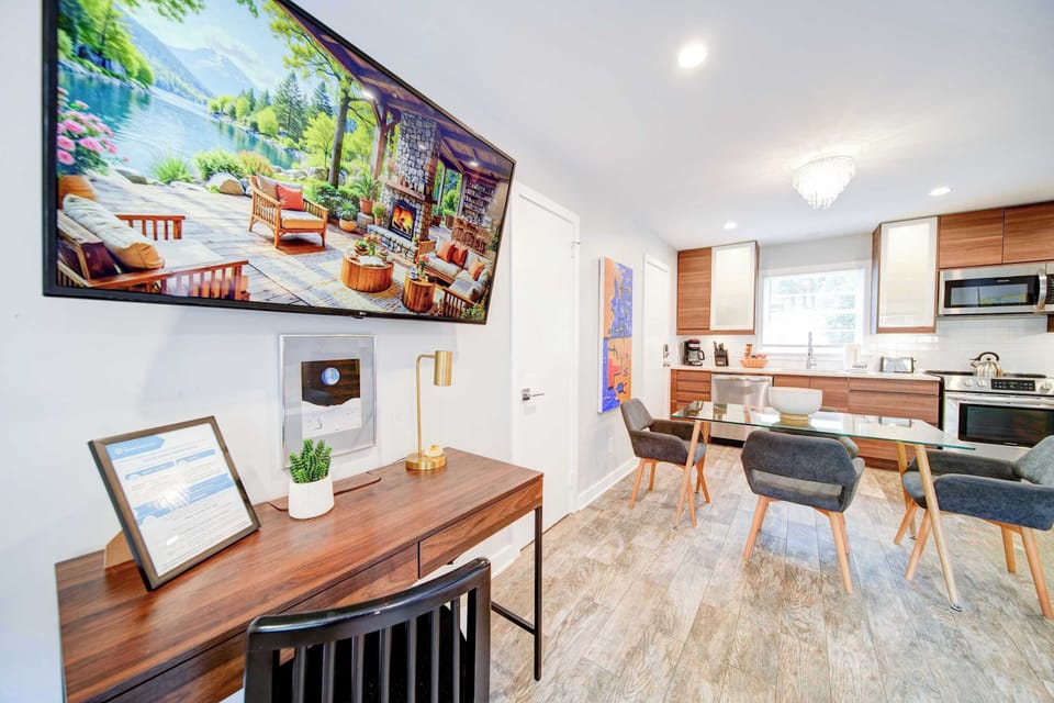 Our dedicated workdesk and Free Wi-Fi make it easy to stay productive if you are visiting for business.