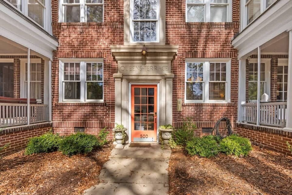 Easy arrival and convenient access for your stay.